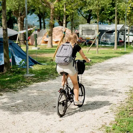 Baia Tatil parkı Manerba del Garda